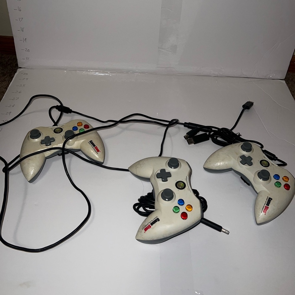 3 GameStop Xbox 360 controllers